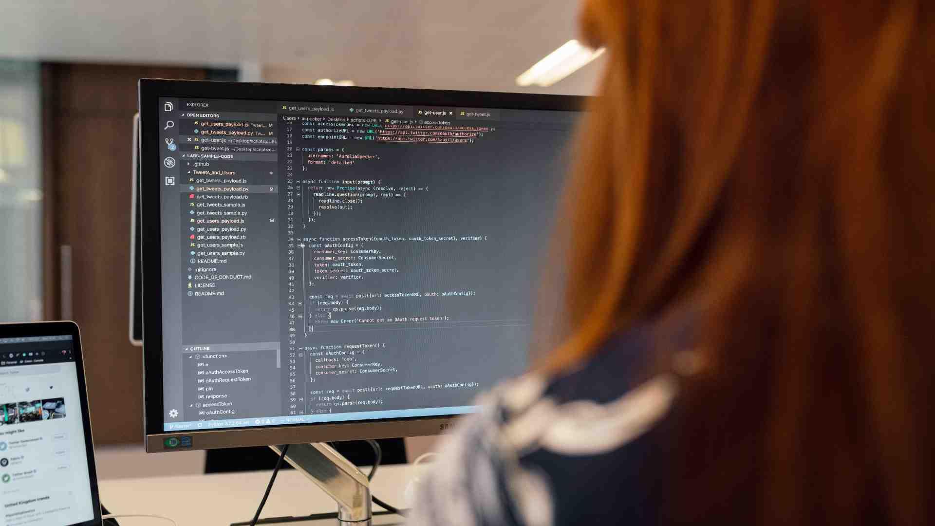 eine-frau-coding-in-python