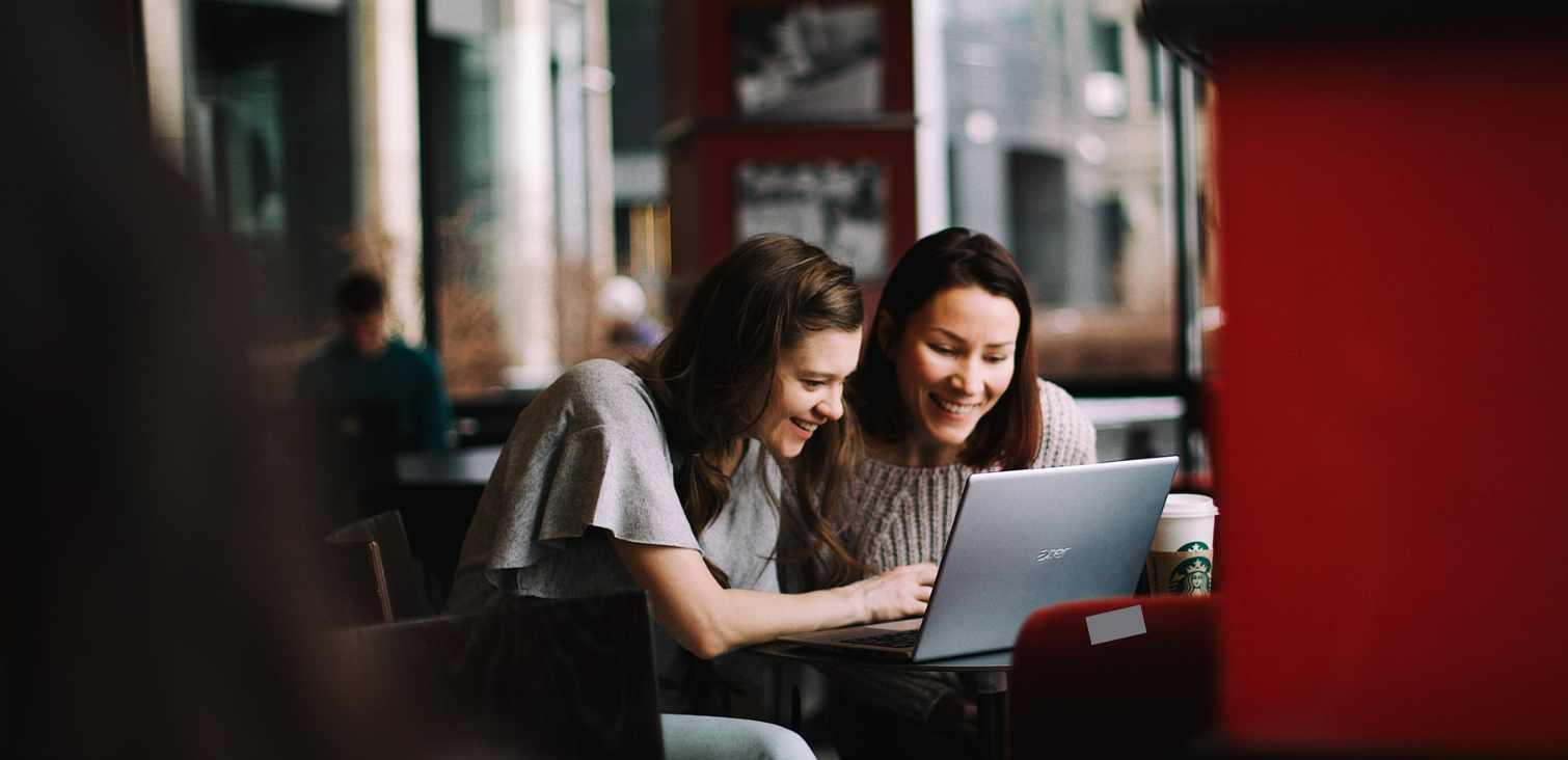 two-women-coding